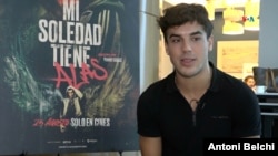 El actor Óscar Casas durante una entrevista con la Voz de América en la ciudad de Miami, Florida.