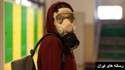 در چند ماه گذشته گزارش‌های فراوانی منتشر شد که دانش‌‌آموزان ده‌ها مدرسه در ایران با استنشاق گازی مسموم و به درمانگاه‌ها منتقل شده‌اند.