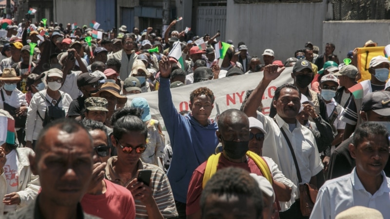 Report de la présidentielle malgache : l'opposition maintient la pression