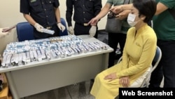 Một trong số các tiếp viên của Vietnam Airlines bị bắt cùng với tang vật ma túy trong các tuýp kem đánh răng vào ngày 16/3/2023.
