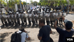 Policías impiden una manifestación en abril de 2018 en Managua, Nicaragua. [Archivo]