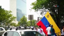 Venezolanos protestan frente al edificio de la ONU en Nueva York