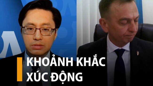 Đại sứ Ukraine nén cảm xúc trước câu hỏi của VOA về đau thương chiến tranh