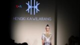 Koleksi Mode Sriwijaya Karya Hengki Kawilarang di New York Fashion Week