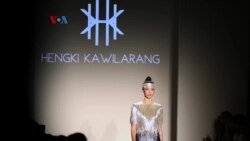 Koleksi Mode Sriwijaya Karya Hengki Kawilarang di New York Fashion Week