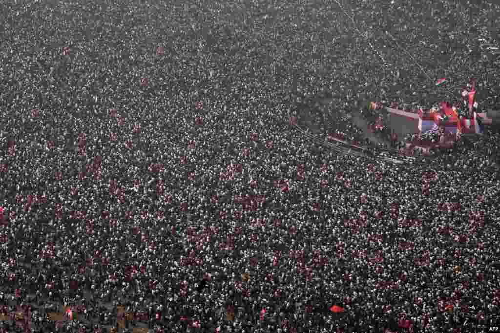 Leftist activists attend a mass meeting named &#39;Insaaf Yatra&#39; (Justice Rally) organized by the Democratic Youth Federation of India (DYFI), the youth wing of the Communist Party of India (Marxist), ahead of the upcoming national general elections, in Kolkata.