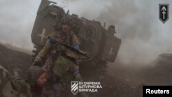 Украинские военные на передовой в районе Бахмута