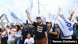 El diputado Gabriel Silva, uno de los líderes de la coalición independiente "Vamos", recorrió con otros jóvenes políticos el país pidiendo el voto para candidatos independientes, previo a las elecciones del 5 de mayo de 2024 en Panamá.