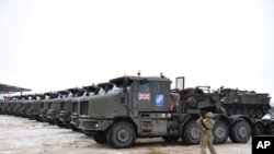 Tanket britanike pjesë e një formacioni të NATO-s të dislokuar në Estoni