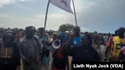 FILE- Internally Displaced Persons protesting against food ration cuts at a UN-run protection site in Bentiu, Sept. 06, 2023.