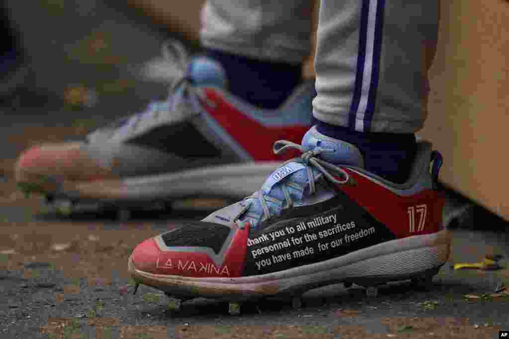 El béisbol, uno de los deportes más importantes para los estadounidenses, no es ajeno a los homenajes del Día de los Caídos.&nbsp;El lanzador de los Toronto Blue Jays, José Berríos, lleva en sus zapatos un mensaje de agradecimiento por el sacrificio de los militares.