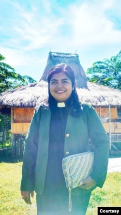 Pendeta Yobelia Karmila Nova Bili, Pendeta Sinode Gereja Kristen Sumba/Koordinator Persekutuan Perempuan Berpendidikan Teologi se-Indonesia Untuk Wilayah Sumba. (Foto: pribadi)