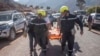 Des secouristes portant le corps d'une victime du séisme dans le village d'Ouargane, près de Marrakesh, le 9 septembre 2023 