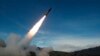 ABŞ Ordusunun əsgərləri Ordu Taktiki Raket Sisteminin ilkin versiyalarının sınaqlarını keçirir, Nyu Meksiko, 14 dekabr 2021-ci il. (John Hamilton/U.S. Army via AP)