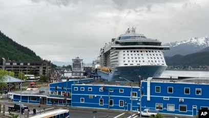 An Alaska tourist spot will vote whether to ban cruise ships on 
