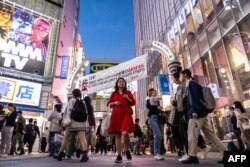 Shibuya Crossing, salah satu persimpangan teramai di dunia, di distrik Shibuya, Tokyo, 27 Oktober 2023. (Philip FONG / AFP)