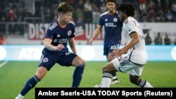 Esmir Bajraktarević u driblingu protiv igrača DC Junajteda, 25. marta 2023. (Amber Searls-USA TODAY Sports)