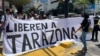 Activistas participan en una protesta en agosto de 2022 en Caracas para exigir la liberación del defensor de DDHH, Javier Tarazona, detenido desde julio de 2021.