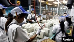 ထိုင်းနိုင်ငံ၊ အယုဒ္ဓယမြို့အနီး ကားအပိုပစ္စည်းထုတ်စက်ရုံလုပ်သားများ၊ ဂျူလိုင် ၁၂၊ ၂၀၁၂
