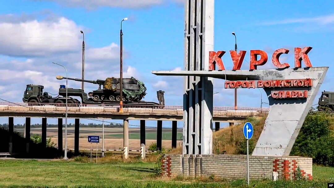 Ruski tenkovi u oblasti Sudžanski u regionu Kursk, 9. avgusta 2024. (Foto: AP/Russian Defense Ministry Press Service) 
