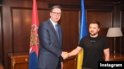 Predsednik Srbije Aleksadar Vučić rukuje se sa predsednikom Ukrajine Volodimirom Zelenskim, u Atini, Grčka, 22. avgusta 2023. (Foto: FoNet, Instagram profil predsednika Srbije)