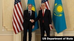 U.S. Secretary of State Antony Blinken shakes hands with President Kassym-Jomart Tokayev at the Ak Orda Presidential Palace in Astana, Kazakhstan, Feb. 28, 2023. (State Department)
