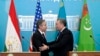 美国国务卿布林肯与哈萨克斯坦外长提留贝蒂在共同记者会上。（2023年2月28日）