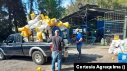 Agricultores llegan a los centros de acopio de Agrequima para dejar sus envases vacíos. [Fotografía cortesía Agrequima].