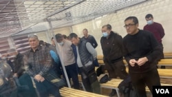 Dauletmurat Tajimuratov, far right, principal defendant in the first Karakalpakstan trial, was sentenced to 16 years in prison. Bukhara, Uzbekistan, Jan. 31, 2023. (VOA)