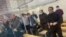 Dauletmurat Tajimuratov, o'ng tarafdan, o'tgan yilning iyul oyida Nukus va uning atrofida yuz bergan qonli voqealarda aybdor deb topilgan va eng og'ir jazo, 16 yillik qamoqqa loyiq ko'rilgan 