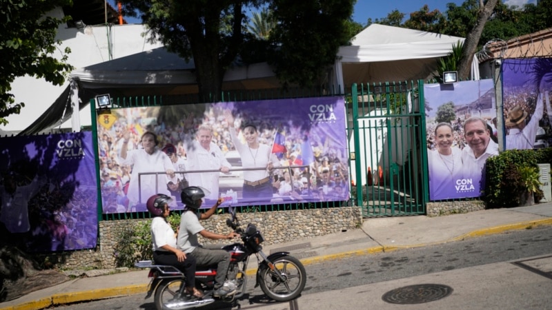 Masked assailants ransack Venezuela opposition leader's headquarters