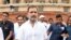 Ông Rahul Gandhi, lãnh đạo cấp cao của đảng Quốc đại đối lập chính của Ấn Độ, đến trước quốc hội sau khi được phục chức làm nhà lập pháp, ở New Delhi, Ấn Độ, vào ngày 7 tháng 8 năm 2023.