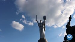 Kiyevdagi "Ona vatan" monumentiga o'rnatilgan gerb nimani anglatadi?