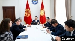 AQSh delegatsiyasi Qirg'iziston rahbari huzurida, Bishkek, 24-aprel, 2023