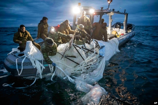 Explosive Ordnance Disposal Group 2 recover a high-altitude surveillance balloon off the coast of Myrtle Beach, S.C., Feb. 5, 2023. (U.S. Navy via AP)