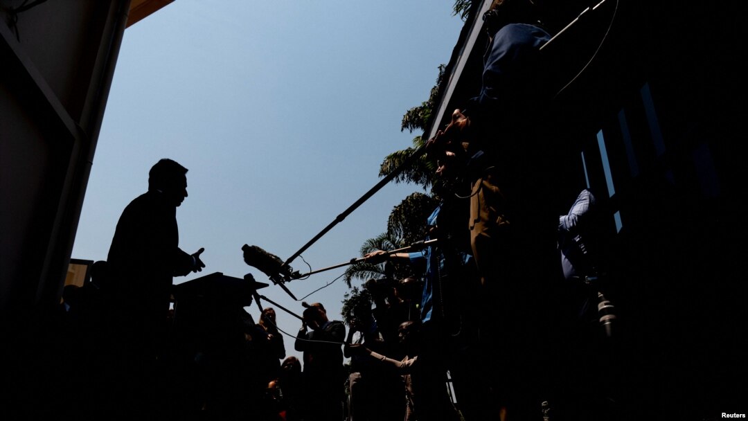 FILE - U.S. Secretary of State Antony Blinken speaks to members of the media as he visits the Kigali Genocide Memorial in Kigali, Rwanda August 11, 2022. 