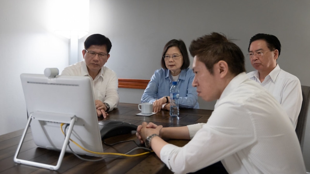 蔡英文在与麦卡锡举行历史性会晤前曾就台湾周边局势召开安全会议