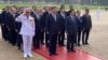 中国国家主席习近平在对越南访问期间出席在胡志明陵墓举行的敬献花圈仪式。(2023年12月13日)