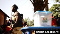 À espera de votar, Bissau, eleiçōes legislativas 2023