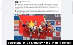 Đại sứ quán Mỹ ở Hà Nội chúc mừng Thảo My và Thảo Vy đã giúp Việt Nam giành huy chương vàng môn bóng rổ nữ 3x3 ở SEA Games 32.