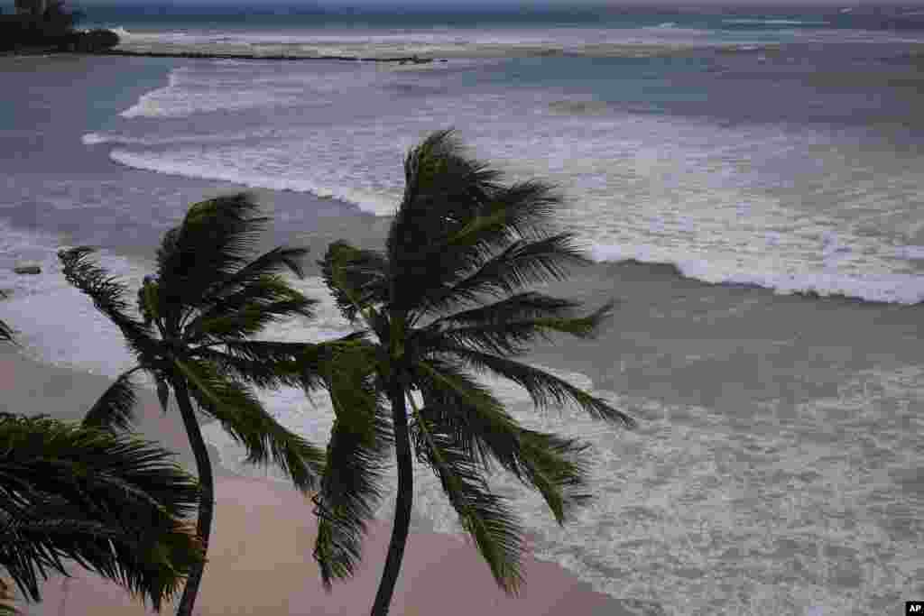 Los meteorólogos advirtieron de una peligrosa marejada ciclónica de hasta 3 metros en las zonas donde el huracán Beryl toque tierra.&nbsp;