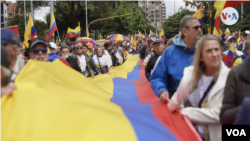 Manifestaciones en contra de iniciativas del presidente de Colombia, Gustavo Petro, en Bogotá, el 15 de febrero, 2022. [Foto: Federico Buelvas, VOA]
