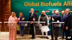 ভারতের নয়াদিল্লিতে জি-২০ সম্মেলনে গ্লোবাল বায়োফুয়েলস অ্যালায়েন্সের উদ্বোধন অনুষ্ঠানে অন্যান্য দেশের নেতাদের সাথে বাংলাদেশের প্রধানমন্ত্রী শেখ হাসিনা। ৯ সেপ্টেম্বর, ২০২৩। 