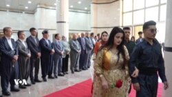 جوتیارێک لە پارەی بەروبوومەکەی هاوسەرگیری بە کۆمەڵ بۆ 100 بوک و زاوا ئەنجام دەدات