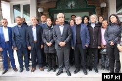 HDP Eş Genel Başkanı Mithat Sancar beraberindeki heyetle deprem bölgesini ziyaret etti.