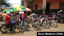 Motoqueiros na cidade de São Tomé