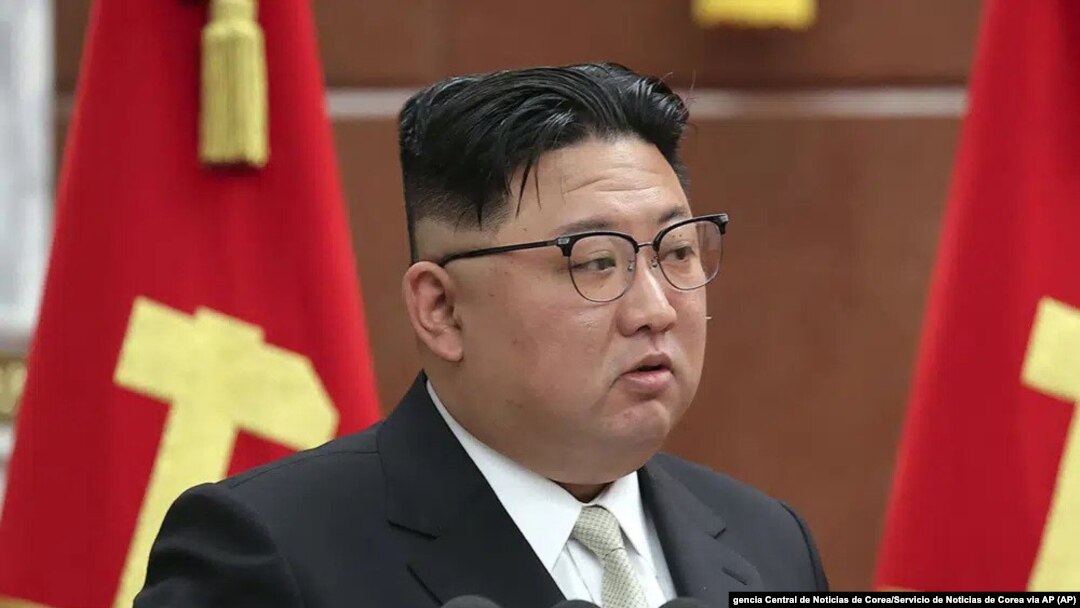 ARCHIVO - El líder norcoreano, Kim Jong Un, ha acelerado los proyectos armamentísticos del país y ha pedido a su pueblo prepararse para la guerra. Su ememigo ha dicho es Corea del Sur. 