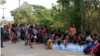 မြဝတီမြို့မှ ထိုင်းနိုင်ငံဘက် တွက်ပြေးတိမ်းရှောင်လာသော မြန်မာစစ်ဘေးရှောင်သူများ 