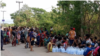 မြဝတီမြို့မှ ထိုင်းနိုင်ငံဘက် တွက်ပြေးတိမ်းရှောင်လာသော မြန်မာစစ်ဘေးရှောင်သူများ (ဧပြီ ၂၀၊ ၂၀၂၄)