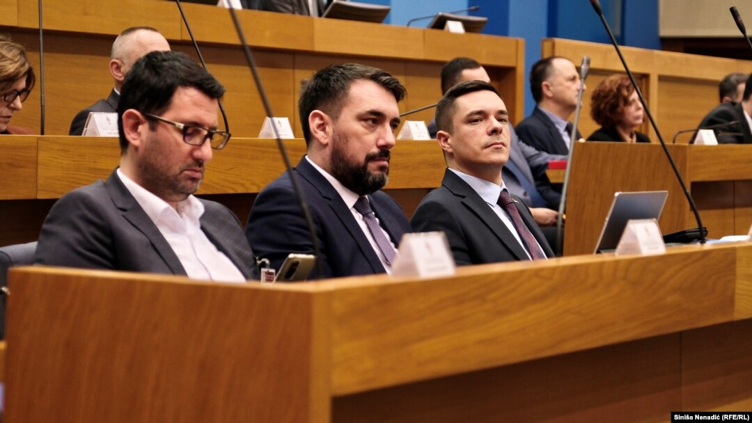 Miloš Bukejlović (desno), ministar pravde RS, na sjednici Narodne skupštine Republike Srpske, Banja Luka, 21. mart 2023.